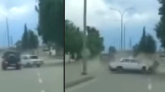 “Gelandewagen”lə VAZ toqquşdu - VİDEO 