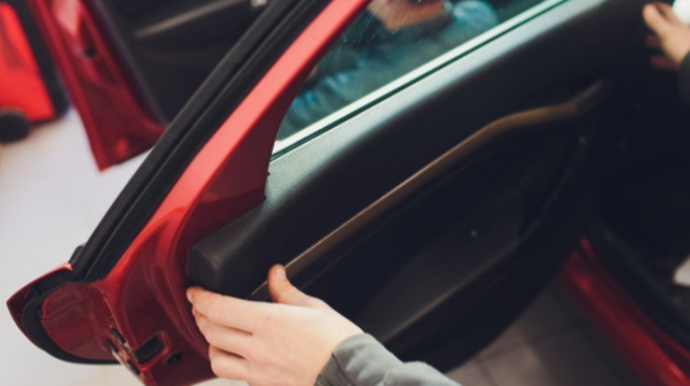 Maşının qapısını çırpanlar bu qədər CƏRİMƏLƏNİR 