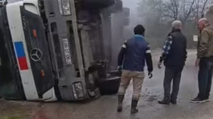 Qubada yol çəkənlər qəzaya düşdülər - Xəsarət alan var 