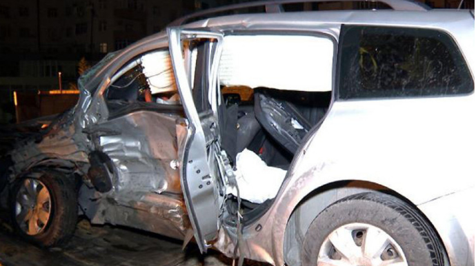 Bakıda iki avtomobil toqquşub, ağır xəsarət alanlar var - FOTO - VİDEO 