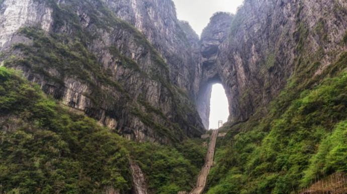 Avtomobil reklamı rüsvayçılıqla bitdi  - “Chery” biabır oldu - VİDEO     