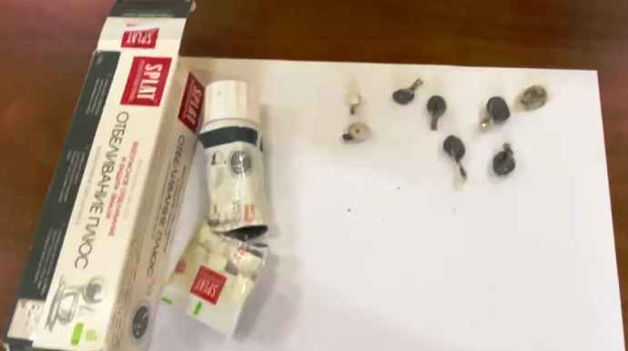 Təcridxanaya diş pastasının içərisində narkotik keçirmək istədi - FOTO