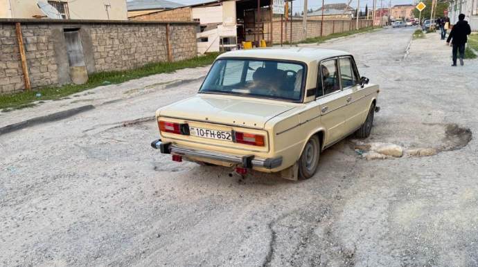 Ramanada yollar bərbad vəziyyətdə: Sürücülər çarəsiz qalıb  - FOTO