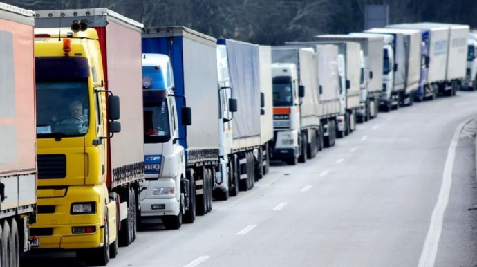 Türkmənistan Azərbaycanın yük maşınlarına yeni tariflər tətbiq edəcək 