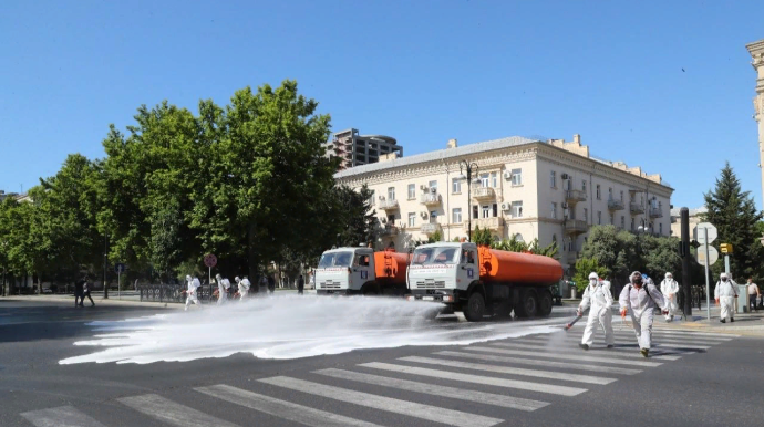 Bakının əsas küçələrində gücləndirilmiş dezinfeksiya işləri aparılır