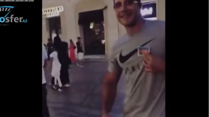 Bakıda əlində bayraq gəzən gənclər  görün nə etdi  - VİDEO