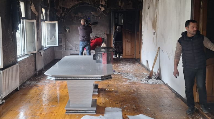 Oğrular mürəbbə yeyib evi yandırdılar - FOTO