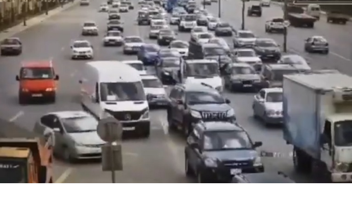 Bu prospektdə tıxac yaradan sürücülər kamera ilə bu cür cərimələnir  - VİDEO