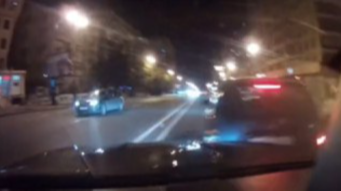 Bakıda ara məsafəsini qorumayan sürücü qəza törətdi   - VİDEO