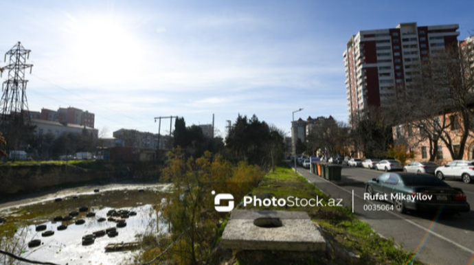 Nizami rayonunda nəhəng tələ: Bina üçün qazılan bünövrə TƏHLÜKƏ SAÇIR   - FOTO