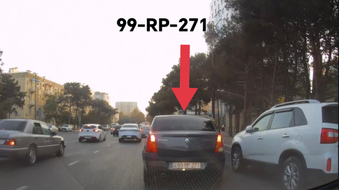 Dönmə işığını yandırmayan sürücü arxadan gələni əsəbiləşdirdi - VİDEO