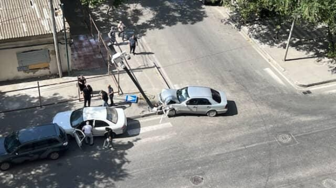 Bakıda üç maşın bir-birinə girdi, təhlükəsizlik kamerası qırıldı  - FOTO