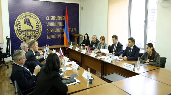 Ermənistan və Rusiya Azərbaycana gedən dəmir yolunun bərpasını müzakirə edib 