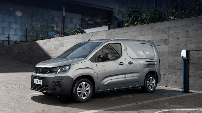 Вэн "Peugeot e-Partner" похвалился электронной начинкой  - ФОТО