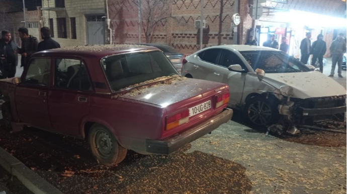 Gəncədə avtomobillər toqquşdu - Yaralı var - FOTO 