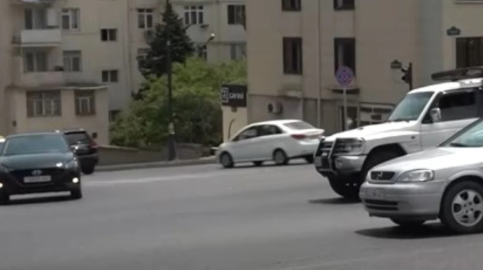 Bakıda təhlükəli küçə: Hər an qəza ola bilər - VİDEO 