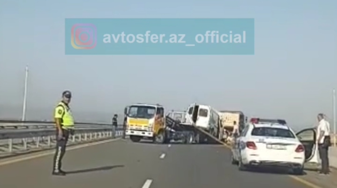 Salyan-Astara yolunda dəhşətli qəza:  mikroavtobus "Kamaz"a çırpıldı  - VİDEO