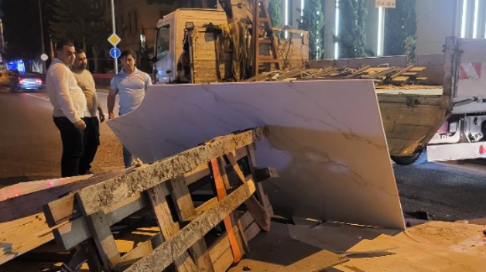 Nərimanovda qəza sıxlığa səbəb oldu - FOTO 