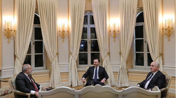 Əli Əsədov Gürcüstanda Paşinyanla görüşüb  - FOTO