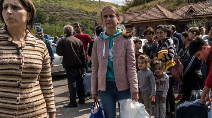 Армянам, бежавшим из Карабаха, угрожают 