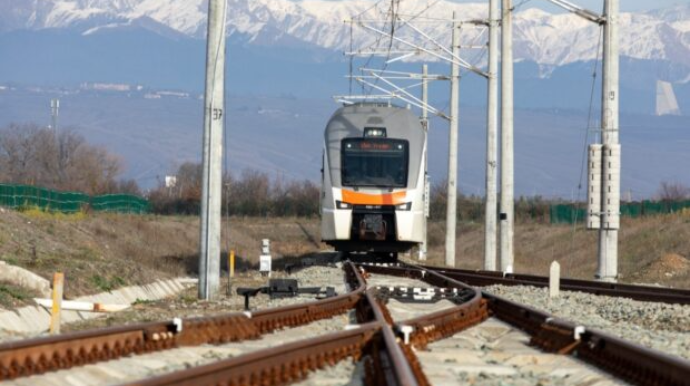 ADY bayram günlərində bölgələrə əlavə 36 reys təyin edib 