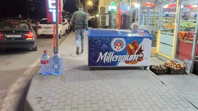 Marketə görə piyadalar əziyyət çəkir – Səkini zəbt edir - FOTO  