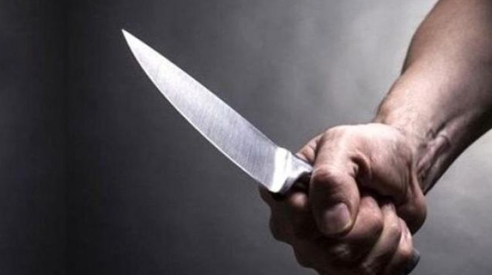 Gəncə sakini torpaq üstündə bıçaqlandı 