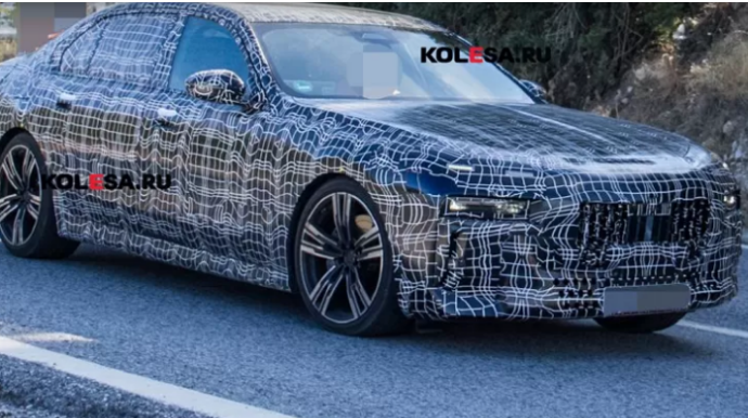 BMW продолжает тестировать 7 series : седан нового поколения снова проехался на камеру