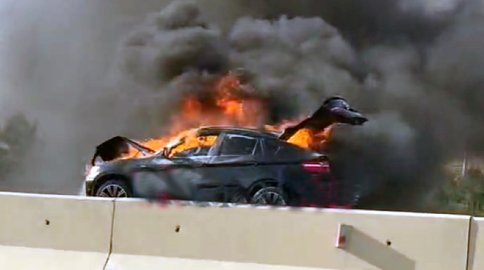 "BMW X6" yanaraq kül oldu - VİDEO