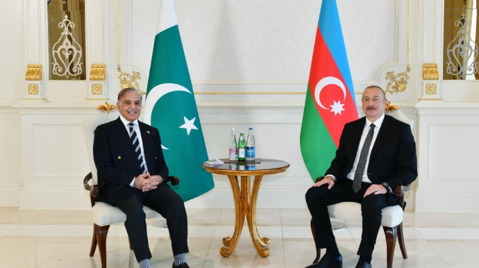 Prezident Şahbaz Şəriflə görüşdü   - YENİLƏNİB