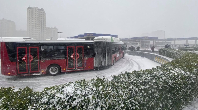 Hava ilə əlaqədar avtobusların hərəkətində gecikmələr var 