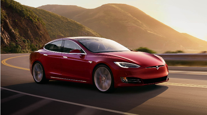 Электромобили Tesla получат новые аккумуляторы