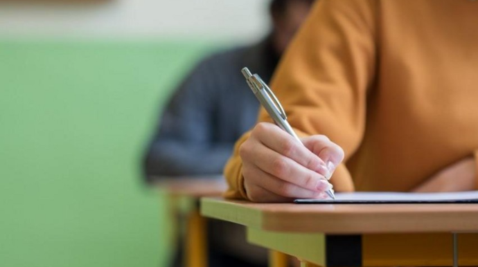 Bu gün 14 mindən çox şagird və məzun imtahan verir