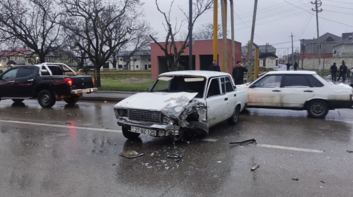 Xaçmazda üç avtomobil toqquşdu - Xəsarət alan var   - FOTO
