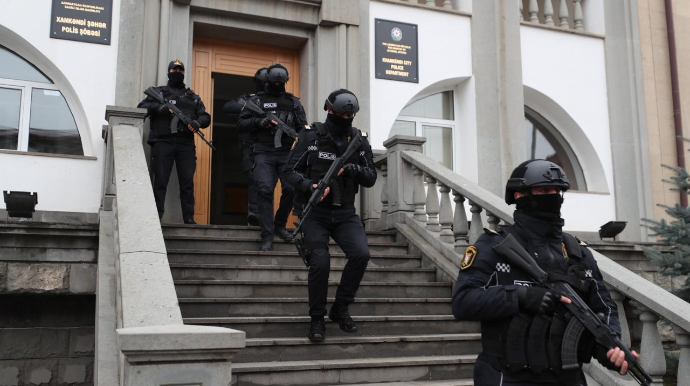 Avtomatla Xankəndiyə keçmək istədi - Gizlədilən və satılan döyüş silahları aşkarlandı - FOTO