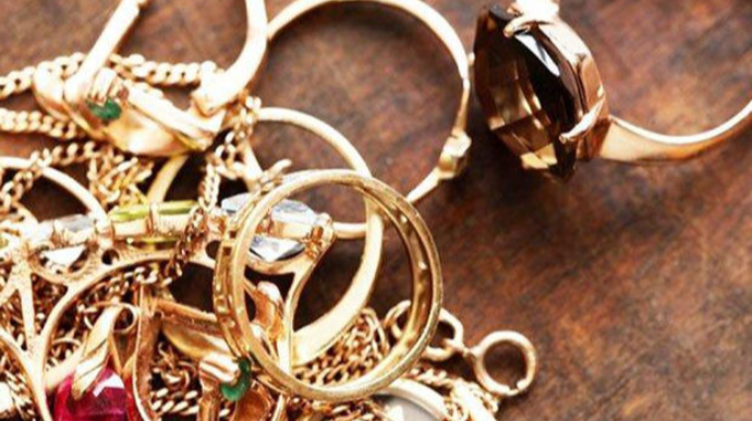 Goranboyda qızıl-zinət əşyaları oğurlamaqda şübhəli bilinən qadın saxlanılıb 