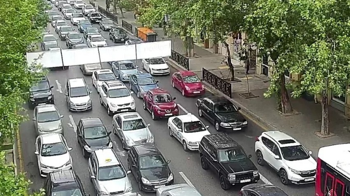 Bu yollarda sıxlıq var:  Diqqətli olun! - SİYAHI 