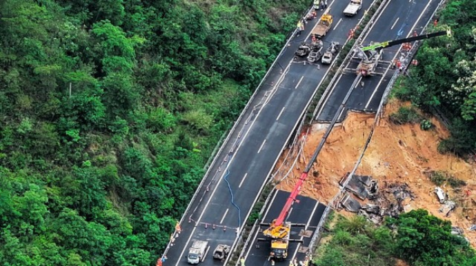 Magistral yol çöküb, ölənlərin sayı 48 nəfərə çatıb 