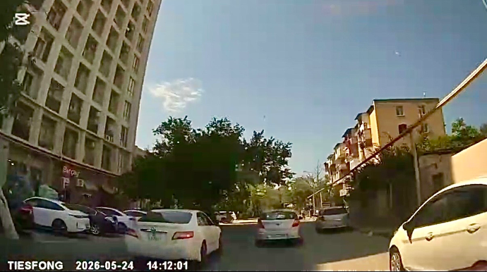 Bakıxanovda qadın sürücünü sıxışdırıb təhqir etdi – “Qaziyəm, nə edirsən et”   - VİDEO