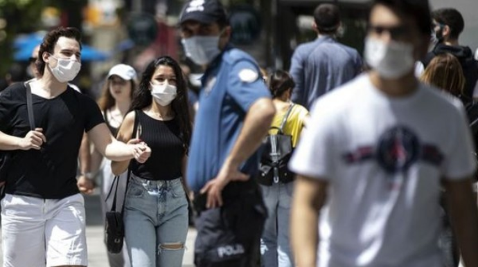 Türkiyədə maska taxmayanlar 900 lirə cərimələnəcək