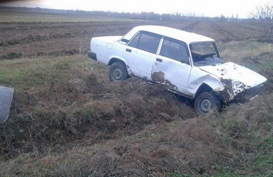 Ağdamda yol qəzası: sürücü xəsarət alıb