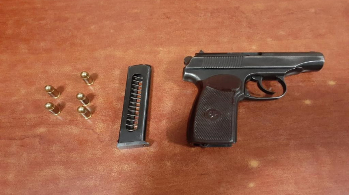 Axtarışda olan şəxs tapança satanda saxlanılıb  - FOTO