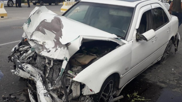 Kürdəmirdə "Mercedes" və "07" toqquçdu, xəsarət alan var  - FOTO