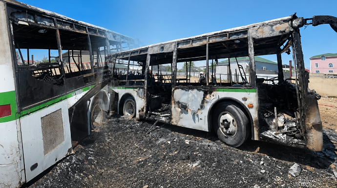 Naxçıvanda iki avtobus yanıb kül oldu - FOTO