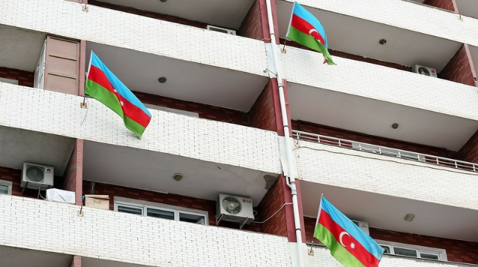 Sabah hər kəs eyvanından bayraq assın