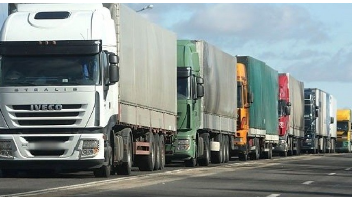 Sərhəd-keçid məntəqələrində gözləmədə olan yük maşınlarının sayı açıqlandı