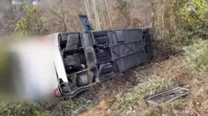 Türkiyədə avtobus aşıb, 39 nəfər yaralanıb 