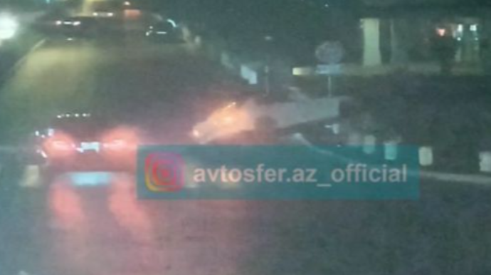 İdarəetməni itirən "Khazar"in sürücüsü avtomobili aşırtdı - VİDEO