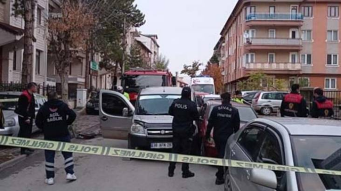 İki avtomobilin arasında qalaraq dünyasını dəyişdi