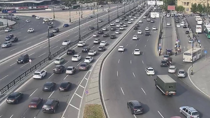 На каких улицах Баку 30 мая наблюдаются транспортные заторы? - ФОТО